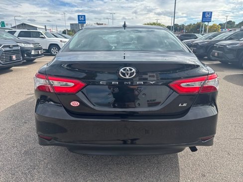 Used 2020 Toyota Camry LE image 10
