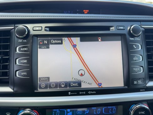 Used 2017 Toyota Highlander XLE image 25