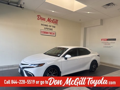 Certified 2023 Toyota Camry SE image 1