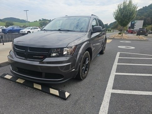 Used 2020 Dodge Journey SE w/ SE Popular Equipment Group image 1