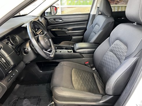 Used 2022 Nissan Pathfinder SV w/ SV Premium Package image 18