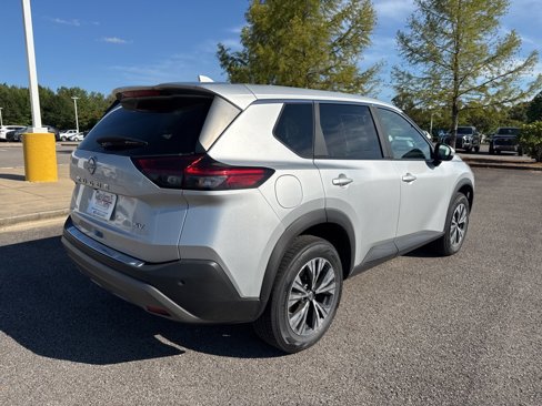 Used 2023 Nissan Rogue SV image 3