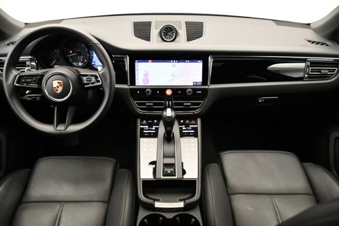 Certified 2025 Porsche Macan Turbo image 24
