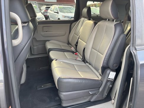 Used 2017 Kia Sedona LX w/ LX Essentials Premium Package image 14