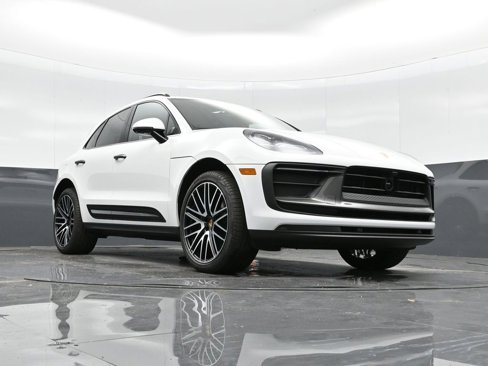 Used 2025 Porsche Macan Turbo image 40