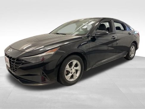 Used 2021 Hyundai Elantra SE image 2