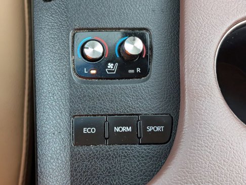 Used 2017 Toyota Avalon Limited image 34
