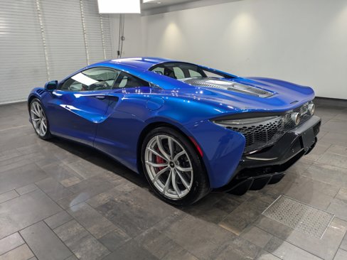 Used 2023 McLaren Artura image 4