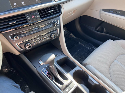 Used 2018 Kia Optima LX w/ 17" Alloy Wheels Package image 19