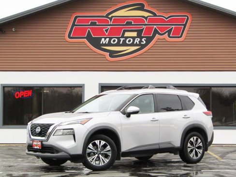 Used 2022 Nissan Rogue SV image 2