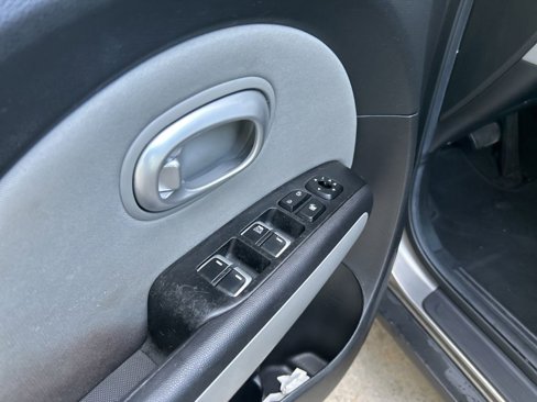 Used 2018 Kia Soul image 31