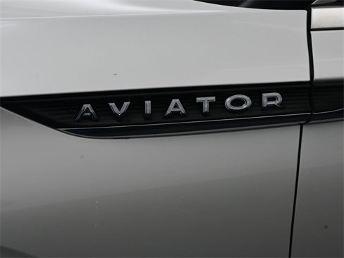Used 2020 Lincoln Aviator Reserve w/ Equipment Group 202A image 13