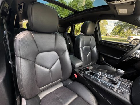 Used 2018 Porsche Macan S image 23