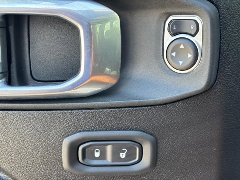 Used 2021 Jeep Wrangler Unlimited Sport image 26