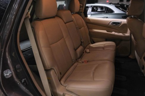 Used 2016 Nissan Pathfinder Platinum w/ Family Entertainment Package image 31