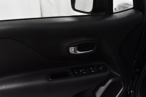 Used 2022 Jeep Renegade Latitude w/ Convenience Group image 19
