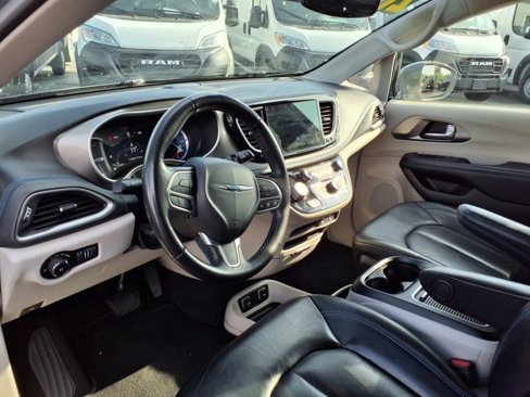 Certified 2021 Chrysler Pacifica Touring-L image 9
