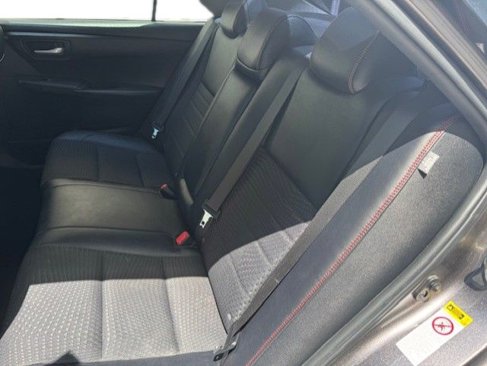 Used 2015 Toyota Camry SE image 11