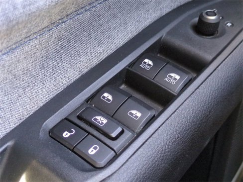 Used 2023 Jeep Compass Latitude image 22