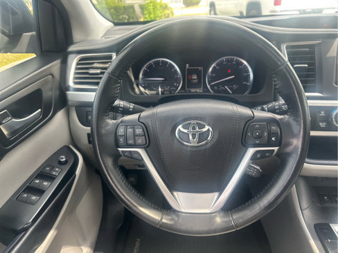 Used 2018 Toyota Highlander XLE image 17