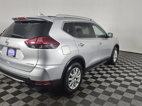 Used 2018 Nissan Rogue SV image 4