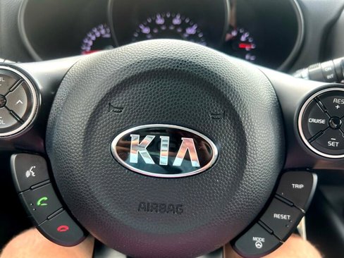 Used 2016 Kia Soul + image 19