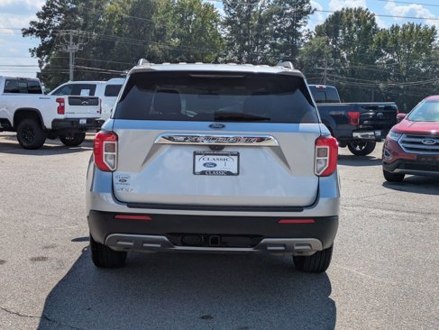 Used 2022 Ford Explorer XLT w/ Equipment Group 202A image 6