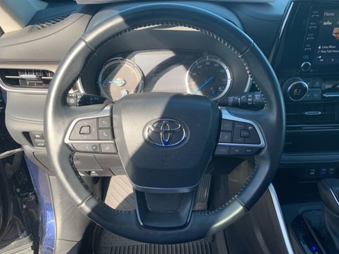 Used 2022 Toyota Highlander XLE image 28