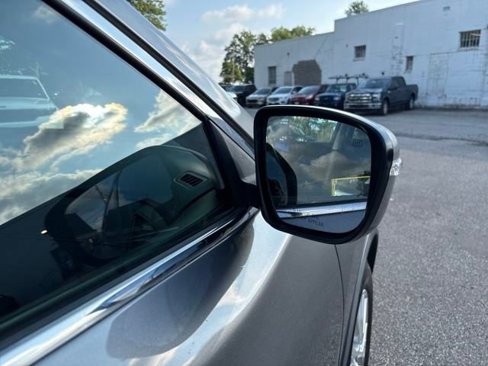 Used 2018 Nissan Rogue SV image 40