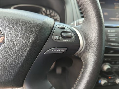 Used 2020 Nissan Pathfinder SV image 38