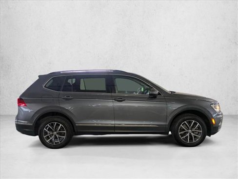 Used 2020 Volkswagen Tiguan SE w/ Panoramic Sunroof Package image 4