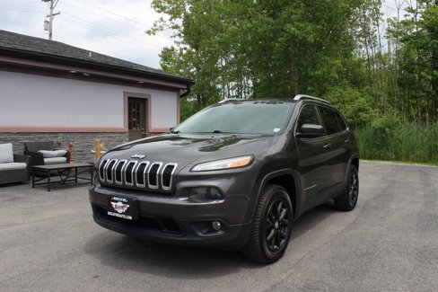 Used 2016 Jeep Cherokee Latitude w/ Comfort/Convenience Group image 12