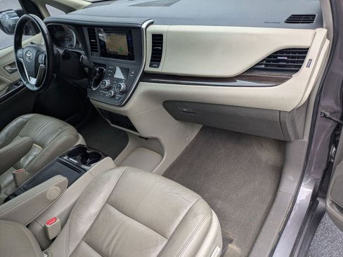 Used 2015 Toyota Sienna XLE Premium image 28