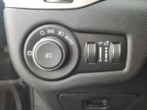 Used 2017 Jeep Cherokee Latitude image 24