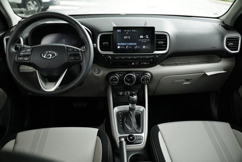 New 2025 Hyundai Venue SEL image 9