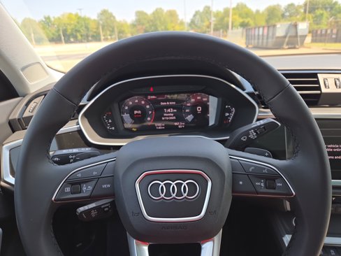 Used 2025 Audi Q3 2.0T Premium w/ Convenience Package image 11