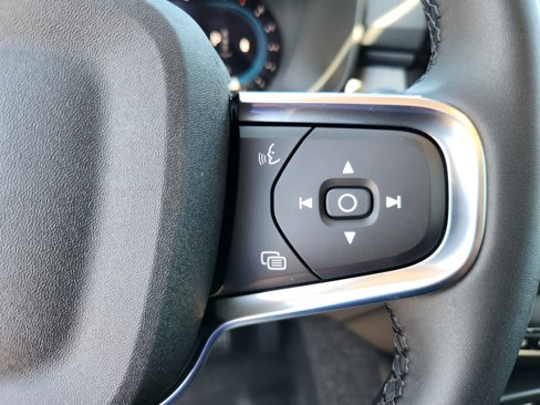New 2025 Volvo XC40 B5 Core w/ Climate Package image 32