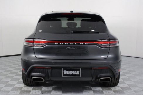 Certified 2025 Porsche Macan image 6