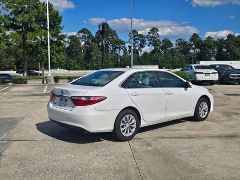 Used 2016 Toyota Camry LE image 5
