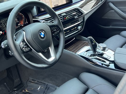 Used 2023 BMW 530i xDrive w/ Premium Package image 34