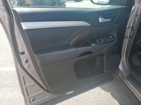 Used 2018 Toyota Highlander XLE image 10