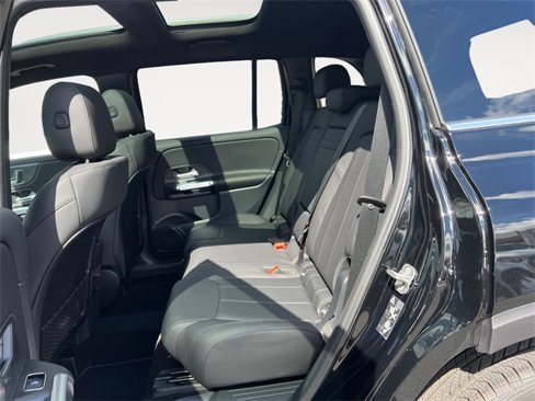 Used 2025 Mercedes-Benz GLB 250 4MATIC image 13