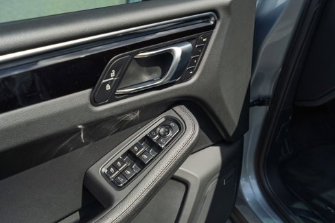 Certified 2023 Porsche Macan image 21