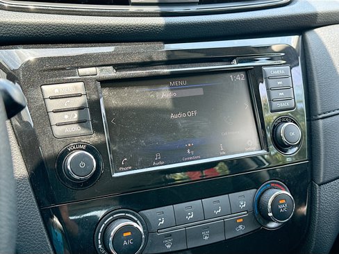 Certified 2020 Nissan Rogue S image 14
