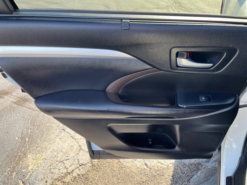 Used 2018 Toyota Highlander XLE image 24
