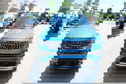 Certified 2022 Jeep Compass Limited image 3