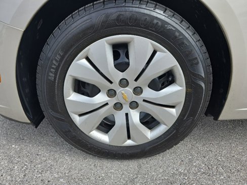 Used 2014 Chevrolet Cruze LS image 10