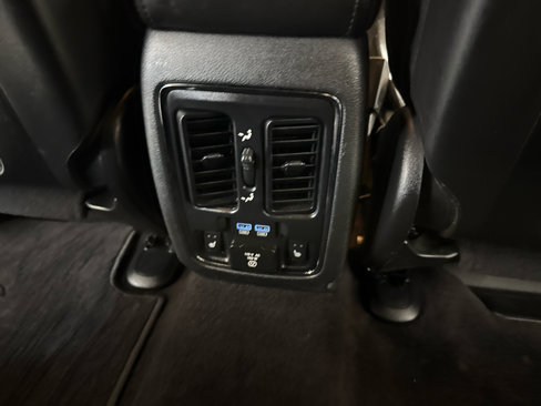 Used 2018 Jeep Grand Cherokee Limited image 44