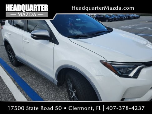Used 2018 Toyota RAV4 SE image 1