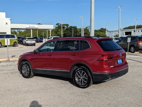 Used 2020 Volkswagen Tiguan SE w/ Panoramic Sunroof Package image 5